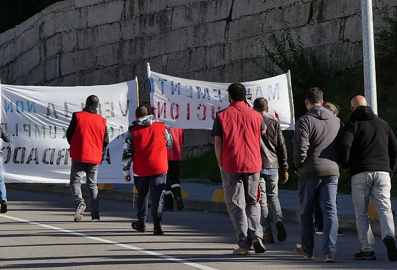 17-11-29 ProtestaMantementoCunqueiro12.JPG